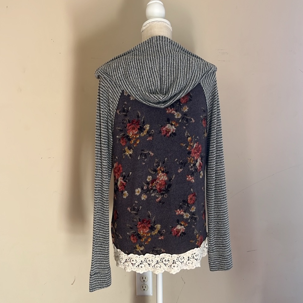 Rewind Women’s Floral Stripe Cozy Hoodie Size: L - Picture 2 of 5